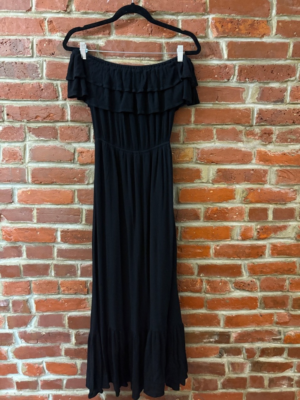 ILLA ILLA Black Off-Shoulder Ruffle Maxi Dress